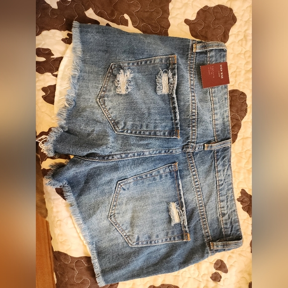 Jean Shorts - Picture 4 of 6